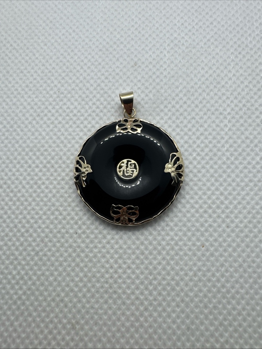 Vtg 14k Solid Y. Gold Framed Good Fortune Black Onyx Disc Pendant  4.6 Grams